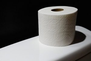 Sự thật ít biết về quá trình cho hóa chất vào giấy vệ sinh
